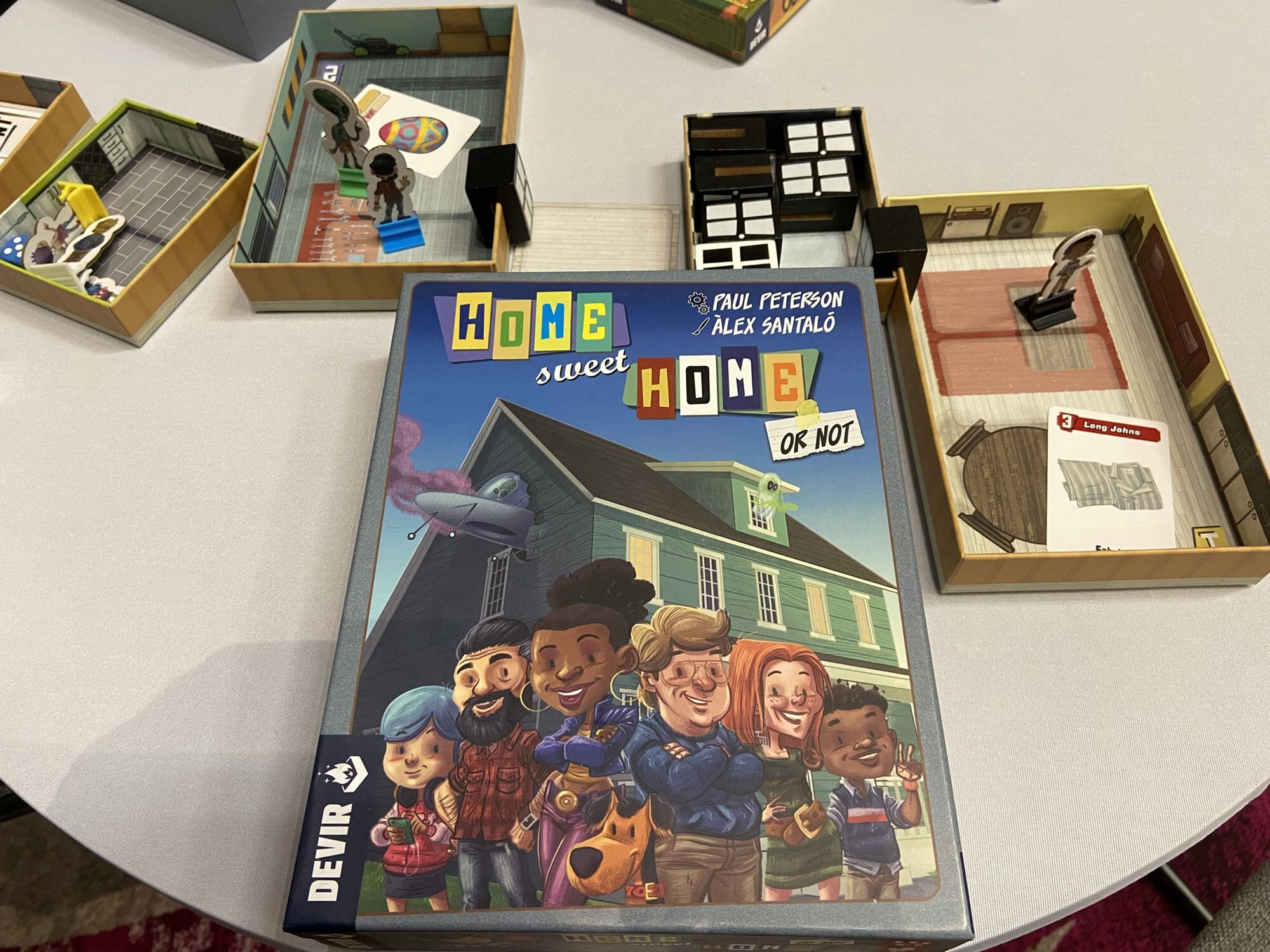 Home Sweet Home (or Not) Card Games Devir